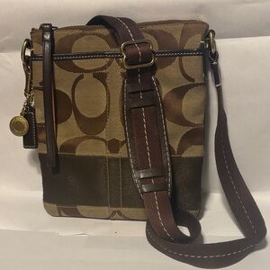 Vintage Coach Signature Crossbody bag/purse - 10129
